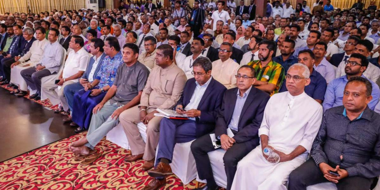 තියෙන කර්මාන්තශාලා රැකගන්නේ කොහොමද? අලුතෙන් කර්මාන්ත සමග රැකියා බිහි කරන්නේ කොහොමද? බදු ක්‍රමය හරියටම ක්‍රියාත්මක කරන්නේ කොහොමද? මිනිස්සුන්ට දීලා තියෙන සහන කප්පාදු නොකර IMF එකත් එක්ක ගනුදෙනු කරන්නේ කොහොමද? රටම බලන් ඉන්න වෙලාවක සජබෙ ආර්ථික විශේෂඥයන් සමග සජිත් සිය ආර්ථික ප්‍රතිපත්තිය එළියට දායි! VIDEO & PHOTOS