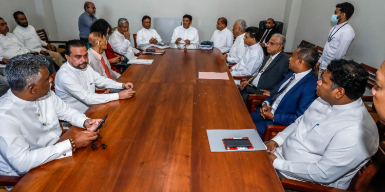අධිකරණයේ ගෞරවය හා පෞරුෂය හෑල්ලු නොකරනු! පක්ෂ පාට නොබලා සියලු පක්ෂ එකතු වෙයි! මුලු විපක්ෂයම ඓතිහාසික ඒකාබද්ධ ප්රකාශයකට අස්සන් තියයි! VIDEO & PHOTOS