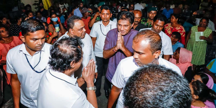 ජනතාව පාගා ජනජීවිත කුඩා කරනවා! රාජපක්ෂලාව ආරක්ෂා කරනවා! අලි ආණ්ඩුවේ කෙරුවාව සජිත් කොටහේනේදී කියයි! VIDEO & PHOTOS