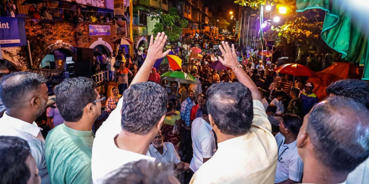 මිනිස්කමක් නැති-මිනිස්සුන්ගේ දුක කඳුල වේදනාව නොතේරෙන-මිනිස්සු ගැන කැක්කුමක් නැති ප්රභූ පැලැන්තියක් තමයි අද රට පාලනය කරන්නේ! සජිත් කෙසෙල්වත්තට එයි! VIDEO & PHOTOS