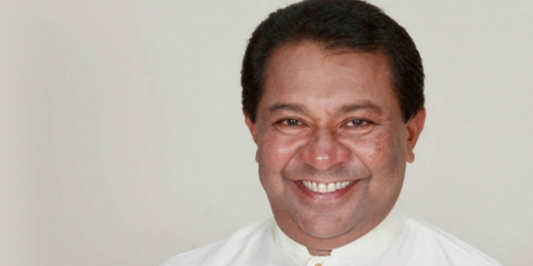 ඉස්සෙල්ලම චන්ද්රිකා! ඊට පස්සේ රනිල්! ඊළඟට මහින්ද! ඊටත් පස්සේ ගෝඨා! මෙන්න දැන් එස්.බී.ගේ අලුත්ම වීරයා! (VIDEO)