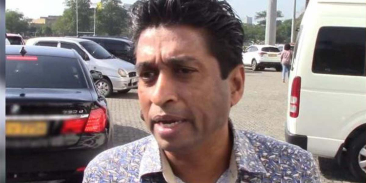 කළුබෝවිල ඉස්පිරිතාලේ නැවතී සිටියදී හිටපු මන්ත්‍රී ජේ. ශ්‍රීරංගා අත්අඩංගුවට ගනී!