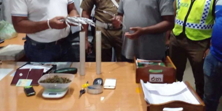 කොල්ලො මත් කරන අලුත්ම භාණ්ඩය පොලිසියෙන් අල්ලයි! නම ‘චූන් කූර’! එහෙමත් නැතිනම් ‘බැලස්ටික්’!