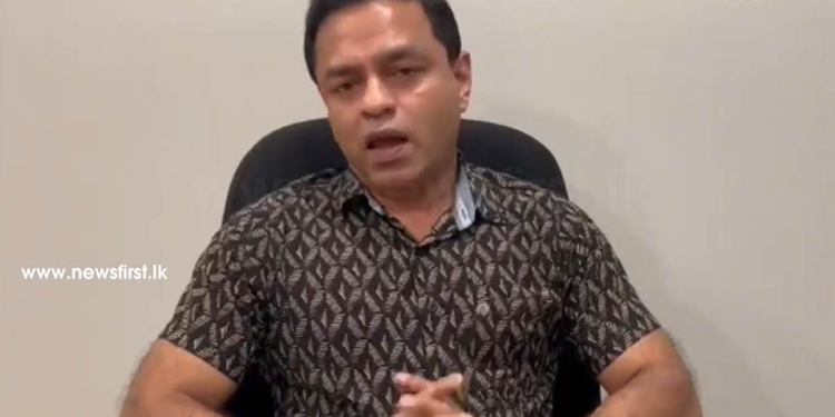 පවුල් දෙකක ආරවුලකදී අවුරුදු 21ක තරුණියකගේ අතක් වෙන්වෙන්නම මන්නයකින් කොටයි! වෙන්වුණු අත අයිස් බෑග් එකක දාගෙන කෑගල්ල රෝහලට අරන් එයි! පැය 4ක අසීරු සැත්කමකින් පසු දොස්තරවරු සාර්ථකව අත බද්ධ කරයි! සංවේදී දර්ශන සහිතයි! VIDEO