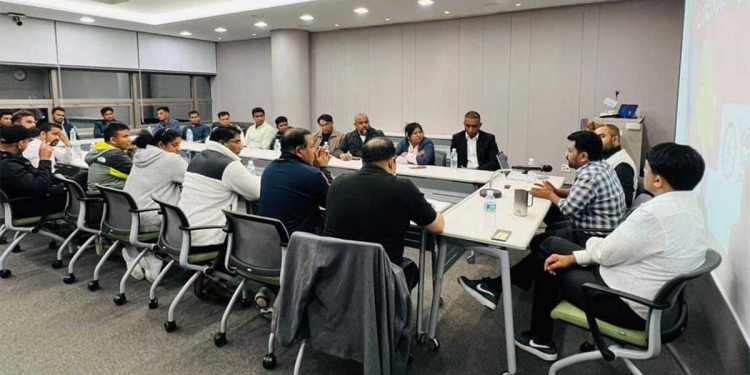 දකුණු කොරියාවට ගිය අනුර ව්‍යාපාරික හමුවක් පවත්වා අවුරුද්දට වැඩ අල්ලයි! PHOTOS