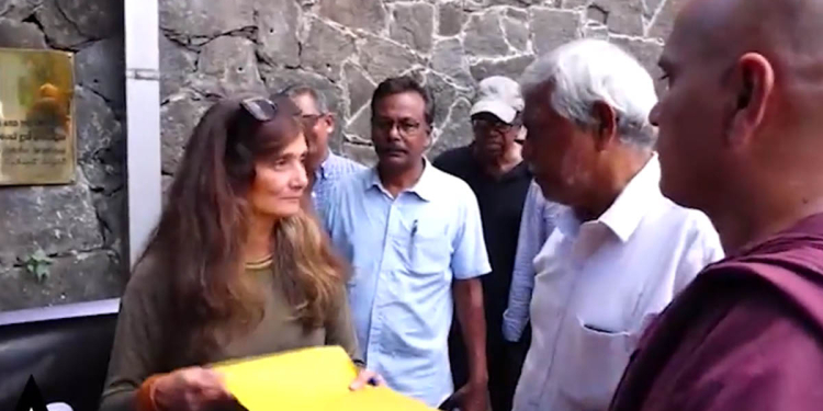 ආණ්ඩුවේ මර්දනය ගැන විශ්වවිද්‍යාල ආචාර්යවරු තානාපති කාර්යාල දැනුවත් කිරීම අරඹයි! VIDEO