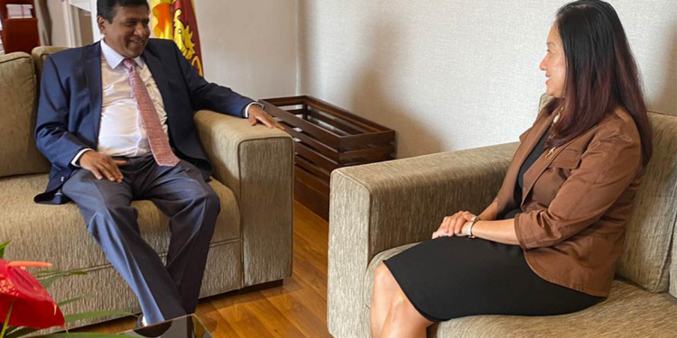 ජාත්යන්තර ප්රමිතීන්ට අනුකූල විය යුතුයි! අදහස් ප්රකාශ කිරීම සීමා කරන්න බෑ! රැස්වීමේ නිදහස නැති කරන්න බෑ! සියල්ලන්ගේ හඬට ඇහුම්කන් දෙන්න! පාර්ලිමේන්තුවේ පුළුල් අදහස් හුවමාරුවක් ඕනෑ! ත්රස්ත පනත ගැන අමෙරිකානු තානාපතිනිය අධිකරණ ඇමැතිට දැනුම් දෙයි!