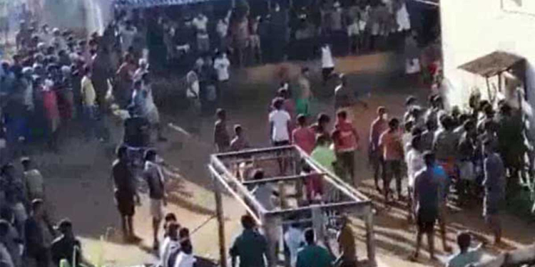 කැරැල්ලක් මැඩපවත්වන්න වෙඩි තැබූ බවක් පේන්නේ නෑ! මහර බන්ධනාගාරයේ රැඳවූවන් 11ක් වෙඩි තබා මරා දැමීම අපරාධයක්! වහාම බන්ධනාගාර නිලධාරීන් අත්අඩංගුවට ගන්න! අධිකරණය CIDයට නියෝග කරයි!