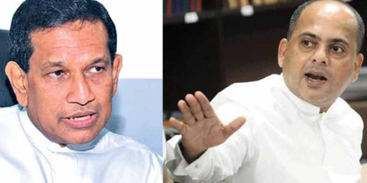 කකුල් දෙක දෙපැත්තෙ තියාගෙන රනිල්ගෙ ගුණ වයමින් පස්ස ලෙවකන්න යන උන් වහාම පක්ෂෙන් පන්නන්න! සජිත් උන් ගැන තීන්දුවක් ගන්නෙ නැත්නම් අපි ගන්නම්! රනිල් හොඳ නම් ඇයි ඉන්නෙ! යන්නකෝ…! මේ අයට ඇමැතිකම්වලට රනිල්.. ඡන්දවලට සජිත්…! VIDEO
