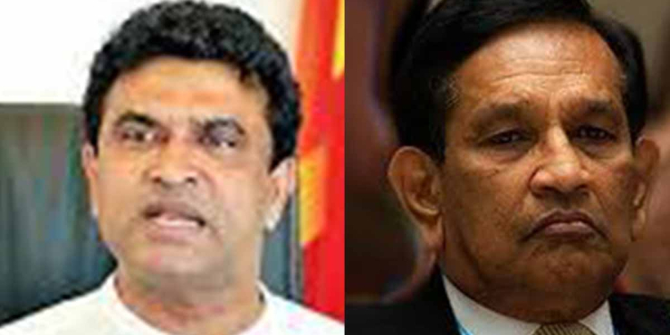 රාජිත කියන්නේ එහෙට මෙහෙට පැනලා හොඳට පුරුදු කෙනෙක්! එයා දැන් අනාථ වෙලා ඉන්නේ! ආණ්ඩුවෙන් ගන්නෙත් නෑ…! සජබෙන් යන්න එපා කියන්නෙත් නෑ! රාජිත නිසා සජබෙ ඡන්දත් කැඩුණා! ඒ නිසා එයා යන එක තමයි හොඳ! රනිල්ට කඩේ ගියා..! ආණ්ඩුවෙන් ඇමැතිකම් ඉල්ලපු රාජිතට සජබෙන් එලව එලවාම ගහයි! VIDEO
