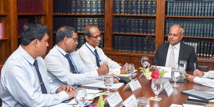 සාගල ආණ්ඩුවට ආදායම් අරන් එන ප්රධානම ආයතන තුනේ ප්රධානීන් කැඳවයි! ආදායම් වැඩි කරගන්න විදිහ ගැන උපදෙස් දෙයි! ප්රශ්නත් විසඳයි! PHOTOS