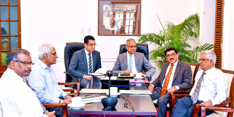 මහබැංකු අධිපති නන්දලාල්-හිටපු අධිපති කුමාරස්වාමි-මුදල් ලේකම්-හිටපු ලේකම් සහ ඇමැති අලි සබ්‍රි IMF ණය ප්‍රතිව්‍යුහගත කිරීම ගැන සාගල සමග තීරණාත්මක සාකච්ඡාවක! PHOTOS