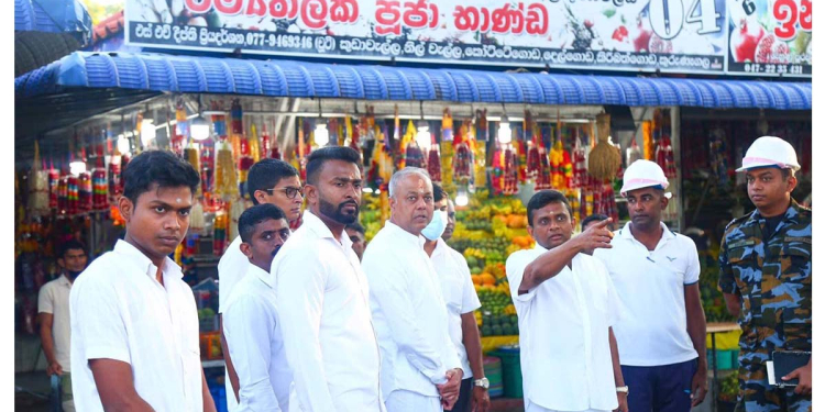 සාගල හදිසියේම කතරගම යයි! ටවුන් එක හදන්න ඕන විදිහ ගැන උපදෙස් දෙයි! PHOTOS