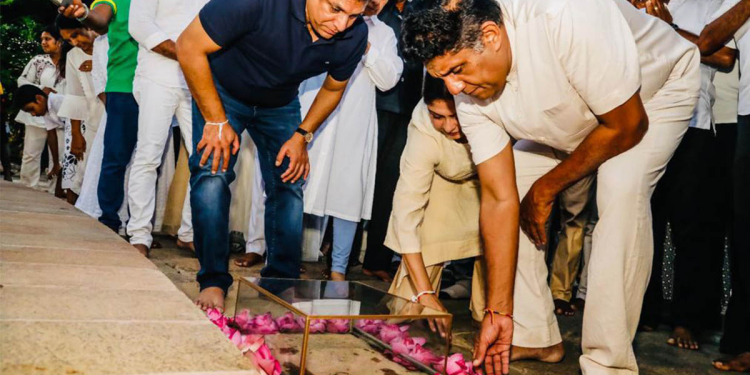 ප්‍රේමදාස පවුල හාස්කම් සපිරි සේරුවාවිල සිරිපතුලට වීදුරු කුටියක් පූජා කරයි! VIDEO & PHOTOS