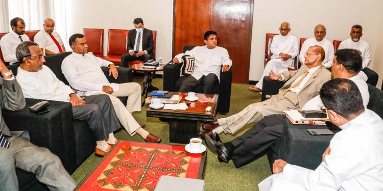 ආණ්ඩුවට එරෙහිව ගොඩනැගෙන මහා විපක්ෂ සන්ධානය පිට පිට දෙවන දිනටත් රැස්වෙයි! ඊයේ හිටියෙ නැති දෙමළ සන්ධානය-කොමියුනිස්ට් පක්ෂය-ස්වාධීන මන්ත්‍රීවරුත් එක්වෙයි! VIDEO & PHOTOS