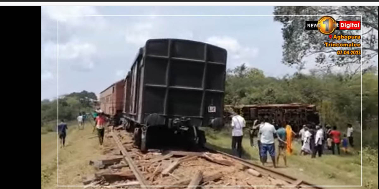 කන්තලේදී කෝච්චියක් පීලි පැන පෙට්ටියක් ගැලවී විසිවෙයි! 16ක් තුවාල ලබා රෝහලේ! VIDEO
