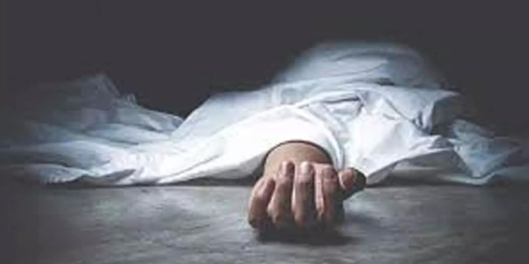 ගේයි ඉඩමයි සින්න වෙලා! ණය ගෙවාගන්න විදිහක් නෑ! දරාගන්න බැරි තැන පුංචි ළමයි දෙන්නටයි බිරියටයි ලියුමක් ලියලා තාත්තා කෝචිචියට පැනලා දිවි නහගෙන! නිට්ටඹුවෙන් ඇහෙන දුක හිතෙන කතාවක්!