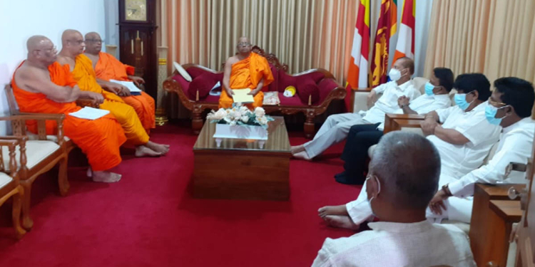 ජී.එල්.-ඩලස්-ඩිලාන්-වසන්ත ප්‍රතිත්‍රස්ත පනතත් අරන් මහනායක හිමිවරුන් බැහැදකින්න යයි! PHOTOS