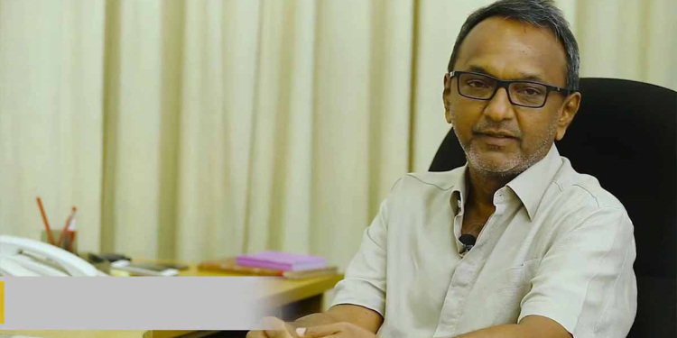 සජබෙ කවුරුහරි ආණ්ඩුවට යනවද? අයියෝ… ඇමැතිකම්වලට වරදානවලට එහෙන් මෙහෙට මෙහෙන් එහෙට පැනපු අය ඉතිහාසයේ කොච්චර ඉන්නවද! හැබැයි මහපොළොවෙ ජනමතය ඕක නෙමෙයි! හැමදාම එක පැත්තක හිටපු ඉමිතියාස් පනින එවුන්ට මාර උත්තරයක් දෙයි! VIDEO