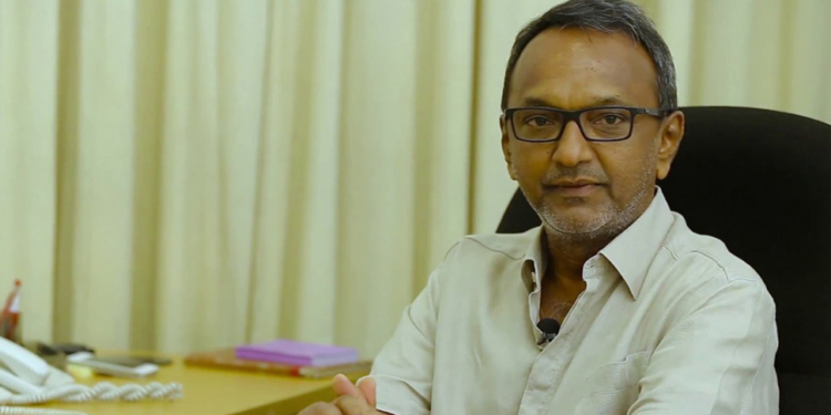 දේශපාලනයේදී අත්හරින හැටි කියා දුන් ඩඩ්ලි!