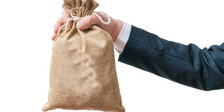 රට බංකොලොත් වෙලා මිනිස්සුන්ට කන්න නැතිව රස්සා නැතිව ඉදිද්දී විපක්ෂයේ මන්ත්‍රීවරුන් බිලිබාගන්න ලක්ෂ 2000ක් දෙන්නම් කිව්වේ කව්ද? සල්ලි දෙන්න හැදුවේ කාටද? වහාම හෙළිදරව් කරන්න! VIDEO