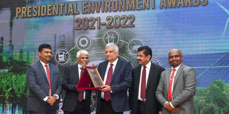 පරිසරය රැක්ක 90කට රනිල් සම්මාන දෙයි! PHOTOS