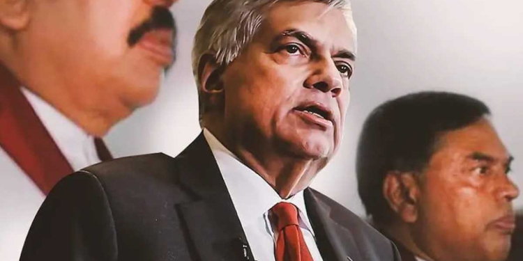 මහින්දයි බැසිලුයි දෙන්නම හොරෙන්ම ගිහින් රනිල් හමුවෙලා! ගිය දිනයන් කතා කරපු දේවල් මෙන්න!