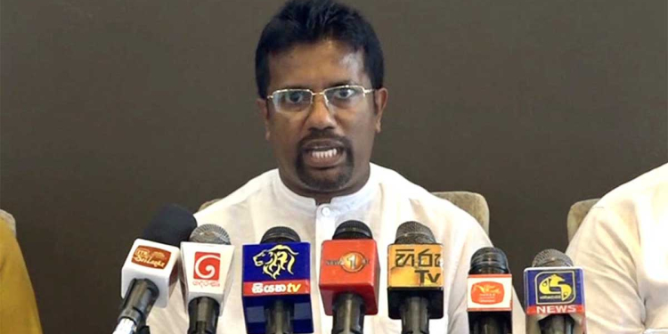 අද රූපවාහිනී විවාදයකටවත් එවාගන්න කෙනෙක් නැති තරමට ආණ්ඩුව බංකොලොත් වෙලා! අපි මුලු විපක්ෂයම ආණ්ඩුවට එරෙහිව එකතු කරනවා! වසන්ත යාපා නිදහස් ජනතා සභාවේ අලුත් මෙහෙයුම ගැන කතාකරයි! VIDEO