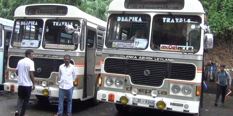 තෙල් මිල අඩු කළත් බස් ගාස්තු අඩු නොකරන කුණුපෙරේත බස්කාරයන්ට හැටන් බස් හිමියකුගෙන් වෙසක් දවසේ අපූරු පාඩමක්!