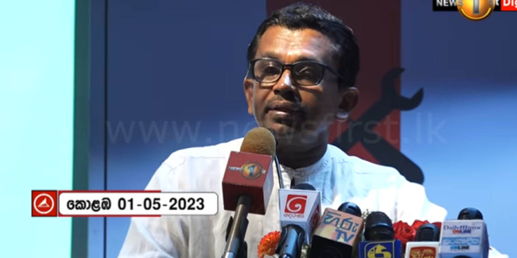 ඩොලර් බිලියන 7ක ණය නොගෙවා තමයි අපි මේ රුපියල ශක්තිමත් වුණා කියන්නේ! ණය ගෙවන්න පටන් අරන් ආනයන සීමා ඉවත් කළාම රුපියල කොහෙන් නවතීද දන්නේ නෑ! පන්සීය හයසීය වේවි! ආර්ථික විශේෂඥයෝ අනතුරු අඟවති! VIDEO