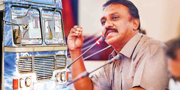 වැඩි වුණොත් එක්ස්ප්රස් එකේ වැඩි වෙන, අඩු වුණොත් කොට කොටා අඩු වෙන, එහෙට කපන වෙට්ටු දාන, තුට්ටු දෙකට ගේම ගහන, බස් කතා බස්…