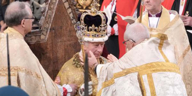 NOT MY KING..! චාල්ස් රජාට එරෙහිව එංගලන්ත මිනිස්සු පාරට බසී! VIDEO