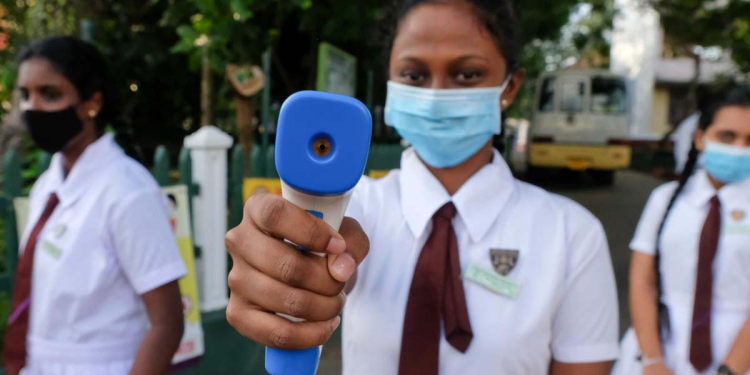 කොරෝනා රැල්ලක් එන්නයි යන්නේ! ගිය දවස් 20ට 16ක් මැරිලා! මාස 5ට රෝගීන් ලක්ෂ 6 පැනලා! I Breaking News