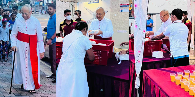 සම්බුදු තෙමඟුල සමරන වෙසක් දිනේ කාදිනල් හිමි රදගුරු නිවෙස ඉදිරිපිට දන්සලක් දෙයි! (VIDEO)