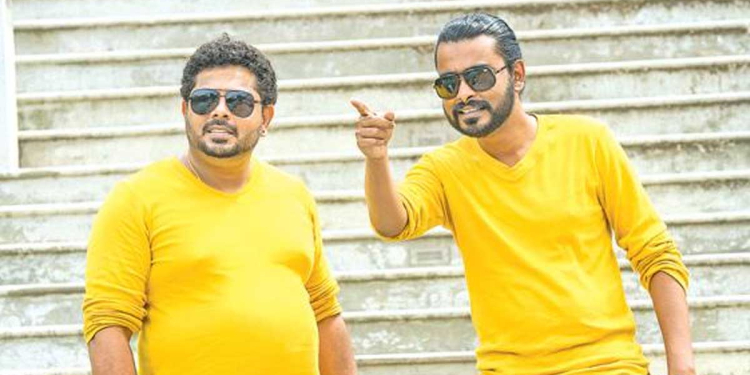 නතාෂාගේ ෂෝ එක බලන්න ගියා කියලා ලකයි-සිකයි දෙන්නට ගමේ ඉන්නත් බැරිවෙයි! ජීවිත තර්ජන ඇවිත්! බිරිය දරු තුන්දෙනත් එක්ක CIDයට ගිහින් මතු ආරක්ෂාවට පැමිණිල්ලක් දමයි! ලකයි සිකයි ඕස්ට්රේලියාවේ සිට විශේෂ වීඩියෝවක් නිකුත් කරයි! VIDEO I Sri Lanka Latest News