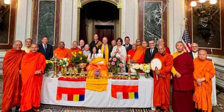 ධවල මන්දිරයේ වෙසක් උත්සවයක් සමරන්න මහින්ද සමරසිංහ කළ යෝජනාවට අමෙරිකානු රාජ්‍ය ලේකම් බ්ලින්කන් අවසර දෙයි! රටවල් කිහිපයක තානාපතිවරුන් එක්වී ඉහළින්ම වෙසක් උත්සවය සමරයි! VIDEO & PHOTOS