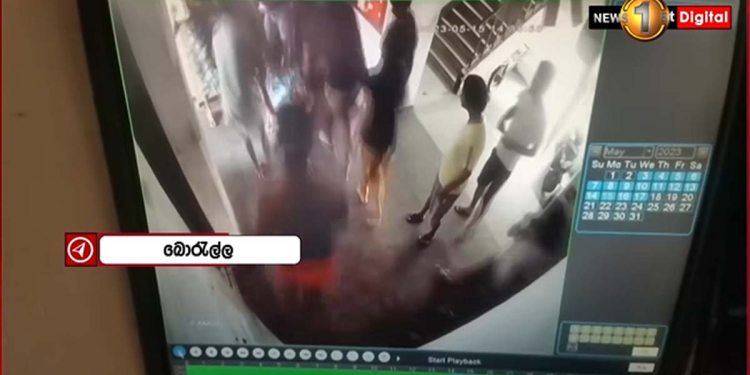 මහදවල් කඩු කිනිසි අරන් ඇවිත් බොරැල්ලේ අවුරුදු 28ක කොල්ලෙක්ව කපලා කොටලා මරලා දාන හැටි CCTV එකේ සටහන් වෙයි! VIDEO I Sri Lanka Latest News