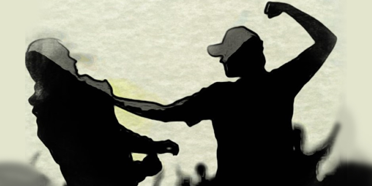 රාජ්ය ඇමැතිගේ මැරයන්ගෙන් ගුටි කෑ ඕමාන ඇඟලුම් කම්හලේ හිමිකරු ලංකාවෙන් පිටවෙන්න තීරණය කරයි! කම්හලෙන් බඩු අස්කරන්න පටන් ගනී! දහස් ගණනකට රස්සා නැතිවෙයි! ඉඩමත් විකුණන්න දාලා!