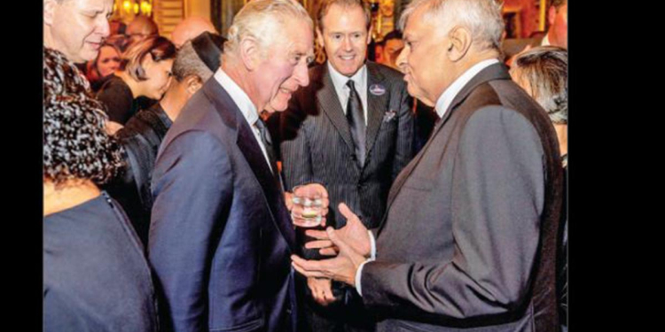 මුලින්ම රැජිනගෙ මළගෙදරට! ඊළඟට අබේගෙ මළගෙදරට! අද උදේම රජ්ජුරුවන්ගේ ඔටුනු පැළඳීමේ උත්සවයට ජනාධිපති ලන්ඩන් ගිහින්!