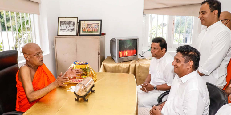 වෙසක් පෝ දා ‘සිරිසදහම් සෙත’ ධර්ම දේශනාව මහාබෝධි අග්‍රශ්‍රාවක මහාවිහාරයේ පවත්වයි! සජිත් බානගල උපතිස්ස හිමියන්වත් හමුවෙයි! උපතිස්ස හිමියෝ ප්‍රේමදාස ජනාධිපතිතුමා එක්ක තිබ්බ සමීප හිතවත්කමත් සිහිපත් කරයි! PHOTOS