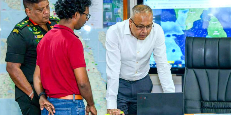 ගංවතුරෙන් විපතට පත්වූවන් මුදාගන්න සාගල විශේෂ මෙහෙයුමක් අරඹයි! ත්‍රිවිධ හමුදාවට-පොලිසියට-ආපදා කළමනාකරණයට උපදෙස් දෙයි! PHOTOS