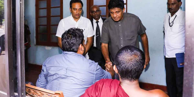 සජිත් හදිසියේම රාගම රෝහලට යයි! වසන්ත මුදලිගේට අතට අත දෙයි! PHOTOS I Sri Lanka Latest News