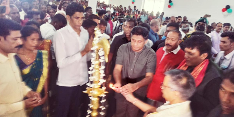 ජනාධිපතිවරණයට එන්නෙ රනිල්-සජිත්-අනුර! රනිල් රාජපක්ෂලාව ආරක්ෂා කරනවා! සිංහල ඡන්ද බෙදෙනවා! සුලු පක්ෂ ඔක්කොම ඉන්නෙ සජිත් එක්ක! රිෂාඩ් යන්නෙ නෑ! හකීම් යන්නේ නෑ! අපි යන්නෙත් නෑ! ඉතින් දිනන්නෙ සජිත්! 2024 සජිත් දිනන සූත්‍රය දිගම්බරම් යළි රටට කියයි! VIDEO I Sri Lanka Latest News