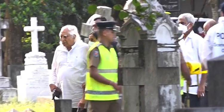 පුතාගේ සිරුර ගොඩගන්නවා බලන්න තාත්තා චන්ද්‍රා ෂාෆ්ටර් එයි! VIDEO I Sri Lanka Latest News