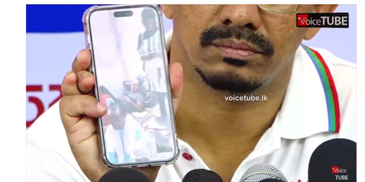මාධ්‍ය හමුව අතරමැදදි හඳුන්නෙත්තිගේ ‌ෆෝන් එකට ඕමානයේ සිංහල කාන්තාවක් කතා කරයි! හතර වටේටම බැනගෙන බැනගෙන යයි! VIDEO I Breaking News