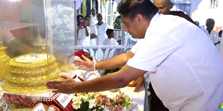 වැල්ලවත්ත ශ්‍රී බෝධිරුක්ඛාරාමයේ සර්වඥ ධාතු ප්‍රදර්ශනයට සජිත්-ජලනි එක්වෙති! VIDEO & PHOTOS