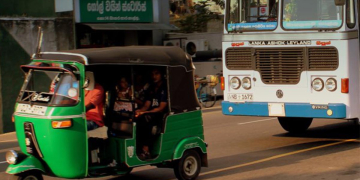 පෙට්‍රල් 7කින් ඩීසල් 15කින් අඩු වුණා කියා ත්‍රීවීල්-බස් ගාස්තු අඩු කරන්නේ නෑ! VIDEO