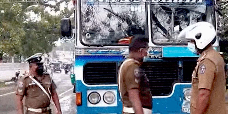 මේ මිනිස්සු ඉස්සර වුණොත් මේ වගේ උන්ව පාරෙදි පාලනය කරන්න පුළුවන්! (VIDEO) I Sri Lanka Latest News