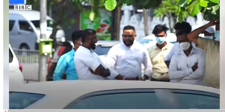 යුද්ධයෙන් මියගියවුන් සමරන්න බොරැල්ලේ තියපු උත්සවයේදී කලබලයක්! ආණ්ඩුුවට හිතවත් පිරිස් මැද්දට පැන්න බවට දෙමළ සන්ධානයෙන් චෝදනා! සංහිඳියාව ගැන කතා කරන ආණ්ඩුවේ සංහිඳියාව මේකෙන්ම පේනවා! VIDEO I Sri Lanka Latest News