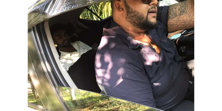 කළුතර 16 හැවිරිදි සිසුවිය හෝටල් කාමරයට එක්ක යන්න කලින් ප්‍රධාන සැකකරු ගේ ළඟට කාර් එකකින් ඇවිත් සිසුවිය ‌ලස්සනද කියා බලලා! හෝටලයට ආපු අනෙක් ජෝඩුවත් කාර් එකේ ඉන්නවා! පළමුවරට ඡායාරූප එළියට එයි! EXCLUSIVE PHOTOS